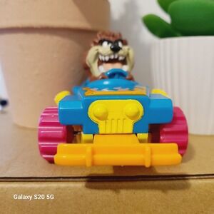 Tasmanian Devil Looney Tunes Go‎ Kart Keychain Toy Blue Yellow Pink Wheels